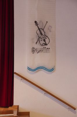 ... dem rechten Treppenaufgang ...