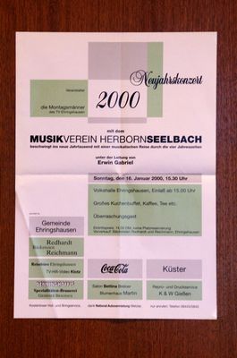 An den h&ouml;lzernen Zwischenw&auml;nden ...