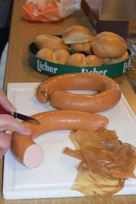 Zwischendurch konnten wir uns mit Fleischwurst ...