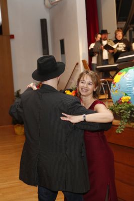 ... folgten vom Chor der Kriminal Tango ...