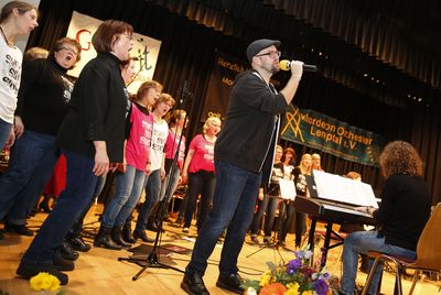 Oh happy day wurde von Chor und Orchester gemeinsam dargeboten, ...