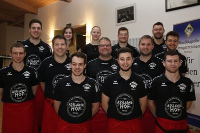 Alexander machte noch schnell ein Foto unserer Helfer, der Jugendabteilung der HSG Dilltal, ...